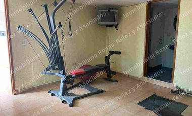 Casa en Renta o Venta semi-amueblada con alberca en fraccionamiento La Calera