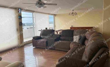 Casa en Renta o Venta semi-amueblada con alberca en fraccionamiento La Calera