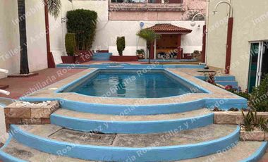 Casa en Renta o Venta semi-amueblada con alberca en fraccionamiento La Calera