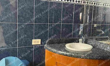 Casa en Renta o Venta semi-amueblada con alberca en fraccionamiento La Calera