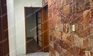 Casa en Renta o Venta semi-amueblada con alberca en fraccionamiento La Calera