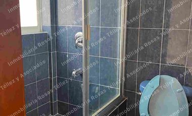 Casa en Renta o Venta semi-amueblada con alberca en fraccionamiento La Calera