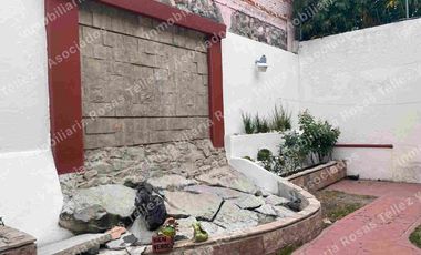 Casa en Renta o Venta semi-amueblada con alberca en fraccionamiento La Calera