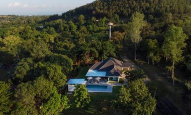 3 Bedrooms Single-story Pool villa in Nam Phrae, HangDong