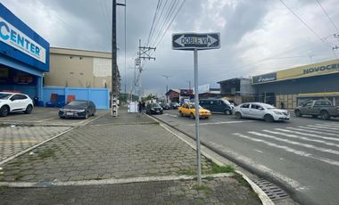 Se alquila Galpón en Av principal de Durán