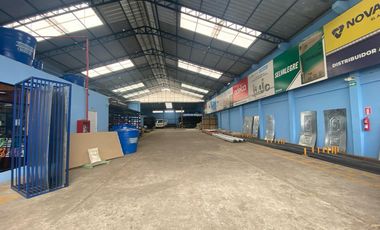 Se alquila Galpón en Av principal de Durán