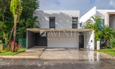 Casa en venta en Cumbres Residencial en Cancún, Quintana Roo.