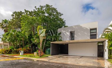 Casa en venta en Cumbres Residencial en Cancún, Quintana Roo.