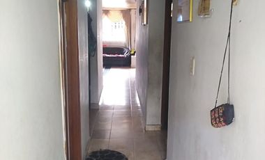 EN EL BARRIO EL SILENCIO VENDO CASA CON APARTAMENTO EN SEGUNDO PISO TIENE 2 HABITACIONES Y EN EL PRIMERO TRES HABITACIONES