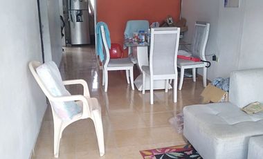 EN EL BARRIO EL SILENCIO VENDO CASA CON APARTAMENTO EN SEGUNDO PISO TIENE 2 HABITACIONES Y EN EL PRIMERO TRES HABITACIONES