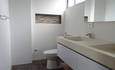 44570 Casa en venta en el sector El Retiro