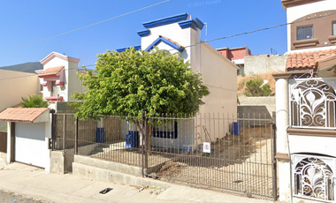 Casa en Remate Bancario en Andromeda, Adolfo Ruiz Cortines, Ensenada, BC. (65% debajo de su valor comercial, solo recursos propios, unica oportunidad)