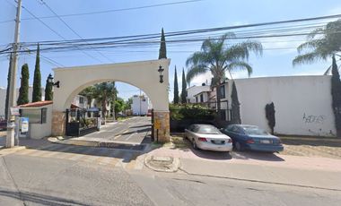 ¡¡Vive en Elegante e inigualable casa en remate en Col.  San Sebastianito, San Pedro Tlaquepaque, Jalisco!!