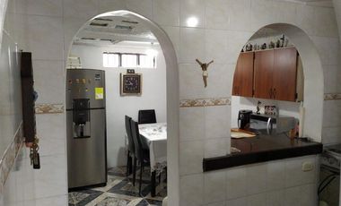 SE VENDE HERMOSA CASA ESQUINERA 🏠 En LA CAROLA