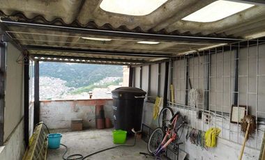 SE VENDE HERMOSA CASA ESQUINERA 🏠 En LA CAROLA