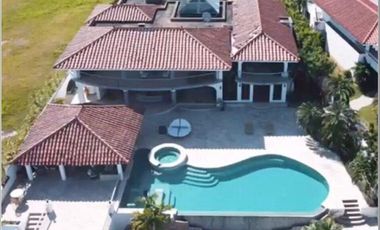 VENTA DE  VILLA  FRENTE AL MAR EN VENTA EN VISTAMAR