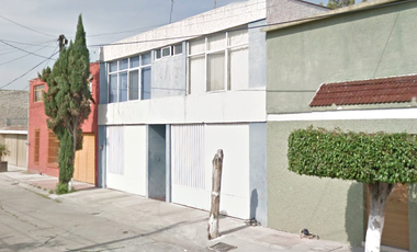 casa en venta en Jardines de Celaya 1a secc., Celaya, Guanajuato en calle de Jacarandas # 111