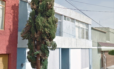 casa en venta en Jardines de Celaya 1a secc., Celaya, Guanajuato en calle de Jacarandas # 111