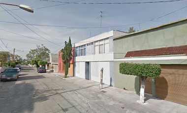 casa en venta en Jardines de Celaya 1a secc., Celaya, Guanajuato en calle de Jacarandas # 111