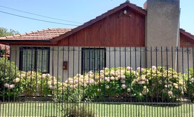 SE VENDE CASA EN VILLA MACUL, 4 DORMITORIOS, 2 BAÑOS, VALOR 9.300UF