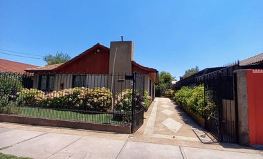 SE VENDE CASA EN VILLA MACUL, 4 DORMITORIOS, 2 BAÑOS, VALOR 9.300UF