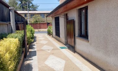 SE VENDE CASA EN VILLA MACUL, 4 DORMITORIOS, 2 BAÑOS, VALOR 9.300UF