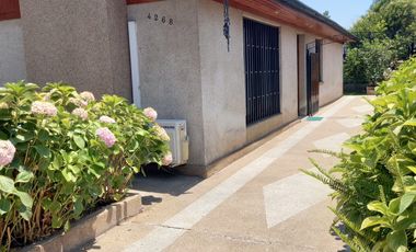 SE VENDE CASA EN VILLA MACUL, 4 DORMITORIOS, 2 BAÑOS, VALOR 9.300UF