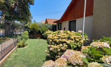 SE VENDE CASA EN VILLA MACUL, 4 DORMITORIOS, 2 BAÑOS, VALOR 9.300UF