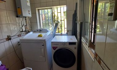 SE VENDE CASA EN VILLA MACUL, 4 DORMITORIOS, 2 BAÑOS, VALOR 9.300UF