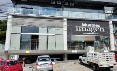 LOCAL COMERCIAL EN VENTA SOBRE BERNARDO QUINTANA EN ESQUINA¡¡¡