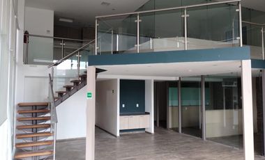 LOCAL COMERCIAL EN VENTA SOBRE BERNARDO QUINTANA EN ESQUINA¡¡¡