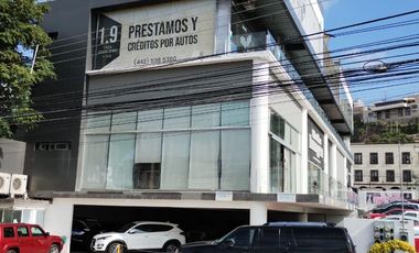 LOCAL COMERCIAL EN VENTA SOBRE BERNARDO QUINTANA EN ESQUINA¡¡¡