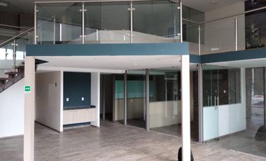 LOCAL COMERCIAL EN VENTA SOBRE BERNARDO QUINTANA EN ESQUINA¡¡¡