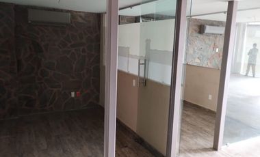 LOCAL COMERCIAL EN VENTA SOBRE BERNARDO QUINTANA EN ESQUINA¡¡¡