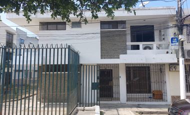 Casa esquinera de venta en Sauces 2, 4 dormitorios, Norte de Guayaquil.