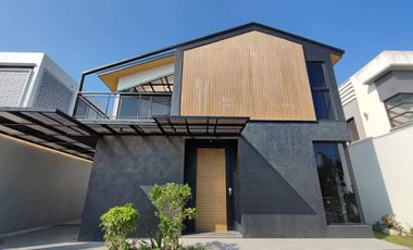 *NEWLY BUILT SLEEK INDUSTRIAL STYLE HOUSE FOR SALE NEAR MARQUEE MALL IN ANGELES CITY