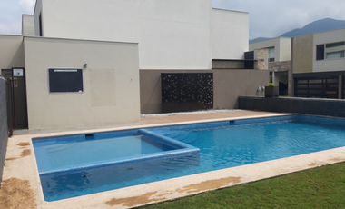 REMATO CASA EN FRACCIONAMIENTO MORETTA MINTERREY NUEVO LEON