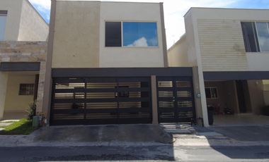 REMATO CASA EN FRACCIONAMIENTO MORETTA MINTERREY NUEVO LEON