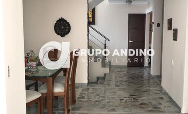 Se Vende Casa en el Conjunto Residencial Cantabria 2