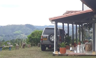 VENDO FINCA DE DOS NIVELES EN SAN VICENTE FERRER ANTIOQUIA.