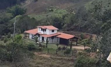 VENDO FINCA DE DOS NIVELES EN SAN VICENTE FERRER ANTIOQUIA.