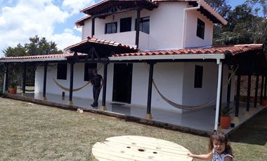 VENDO FINCA DE DOS NIVELES EN SAN VICENTE FERRER ANTIOQUIA.