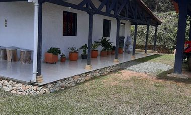 VENDO FINCA DE DOS NIVELES EN SAN VICENTE FERRER ANTIOQUIA.