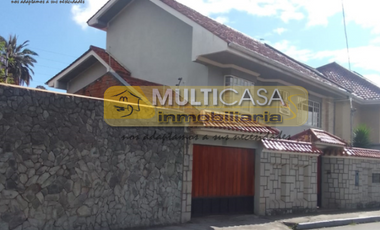 Se Vende Amplia Casa En El Sector Puertas Del Sol, Cuenca