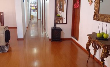 VENTA CASA RENTERA 3 PLANTAS - PARQUEADEROS - FERROVIARIA - SUR DE QUITO - ESTADIO LA BATEA - FORESTAL BAJA