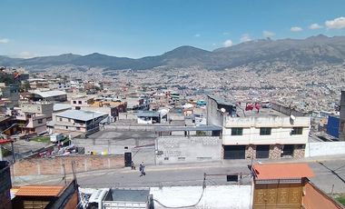VENTA CASA RENTERA 3 PLANTAS - PARQUEADEROS - FERROVIARIA - SUR DE QUITO - ESTADIO LA BATEA - FORESTAL BAJA