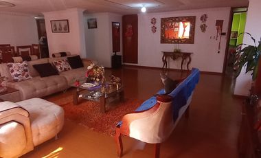 VENTA CASA RENTERA 3 PLANTAS - PARQUEADEROS - FERROVIARIA - SUR DE QUITO - ESTADIO LA BATEA - FORESTAL BAJA