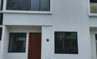 CASA A 5 MIN DE MULTIPLAZA DEL VALLE COL REAL DELVALLE CON ALBERCA