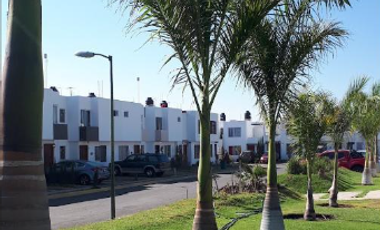 CASA A 5 MIN DE MULTIPLAZA DEL VALLE COL REAL DELVALLE CON ALBERCA