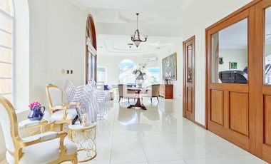 Casa de Venta con Piscina en La Carolina, Machala